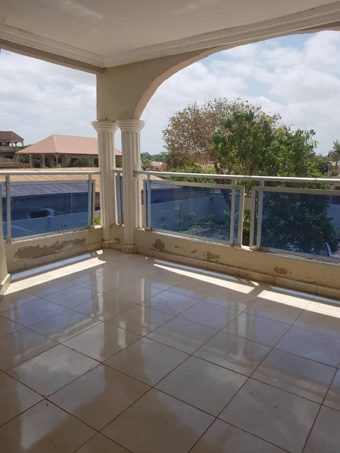 Touray Guest House Old Yundum Exterior foto