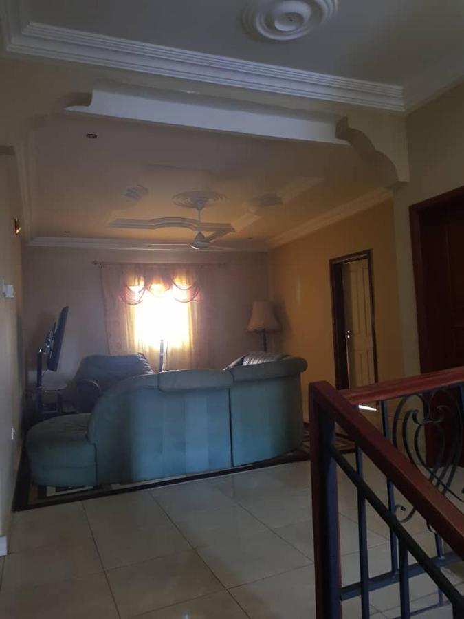 Touray Guest House Old Yundum Exterior foto