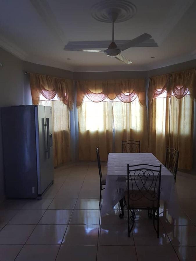 Touray Guest House Old Yundum Exterior foto